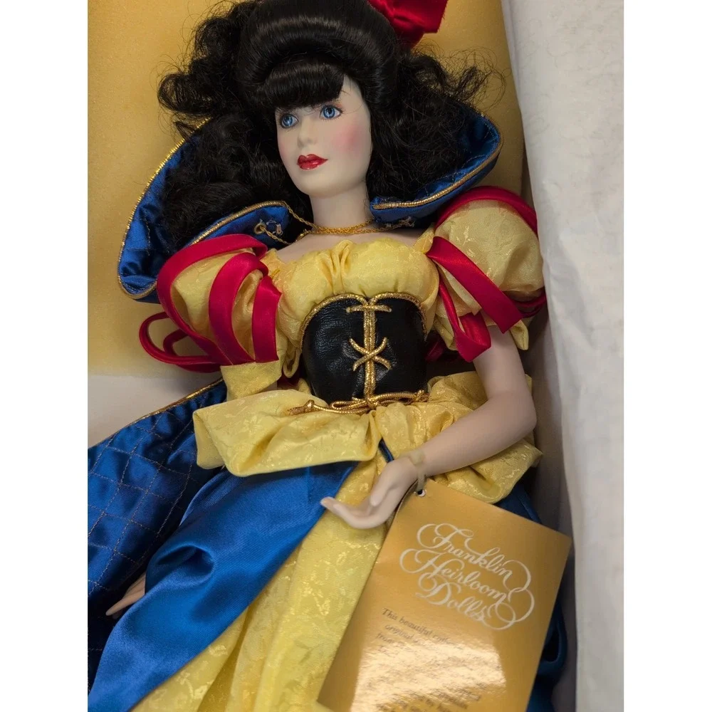 Disney's Snow White Porcelain Doll w Apple New In Box Franklin Heirloom
